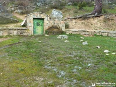 La Jarosa,Cumbres del Guadarrama; equipo para trekking equipamiento para hacer senderismo excursione